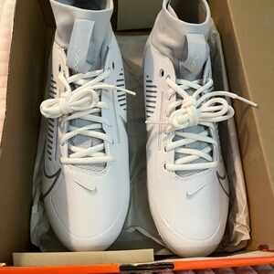 Nike Vapor Edge Pro 360 Cleats
White / Metallic Silver
